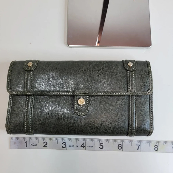 Liz Claiborne Green Faux Leather Trifold Front Snap Button Wallet - Picture 13 of 14